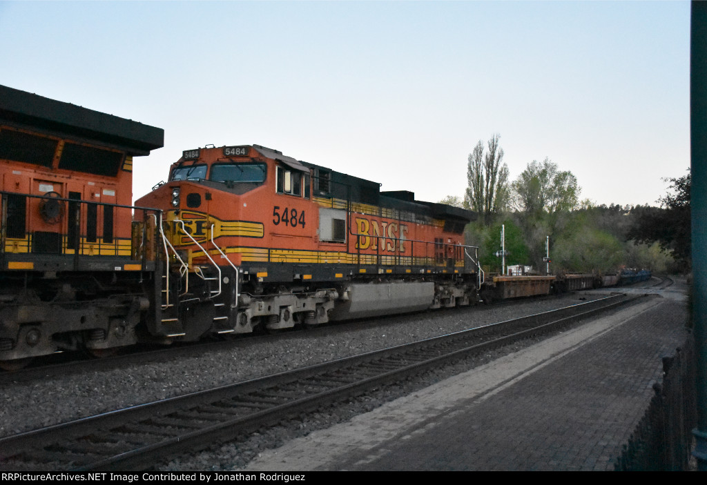 BNSF 5484